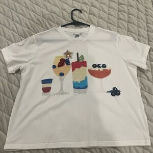 QUEEN OF SPARKLES White Rum, Wine, and Blueberry tee- size small